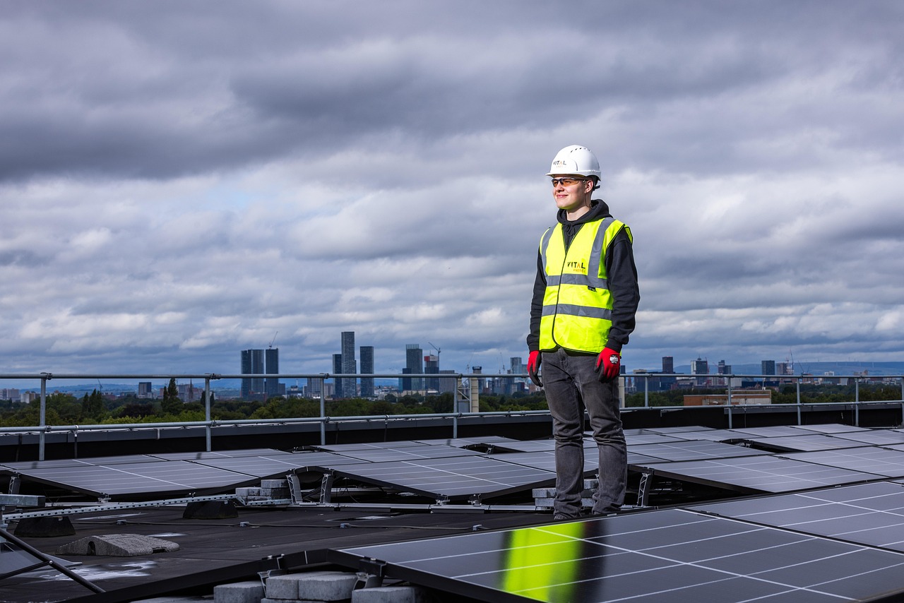 Zonnepanelen verminderen elektriciteitsverbruik woning.